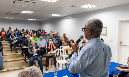 Tarde de muita emoção e homenagens na AAPVR